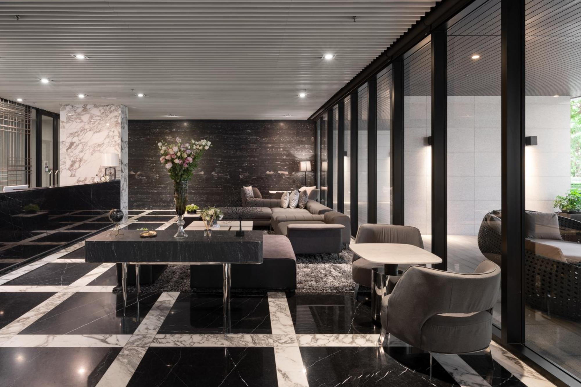 Hampton Residence Next To Emporium Bangkok Exteriör bild