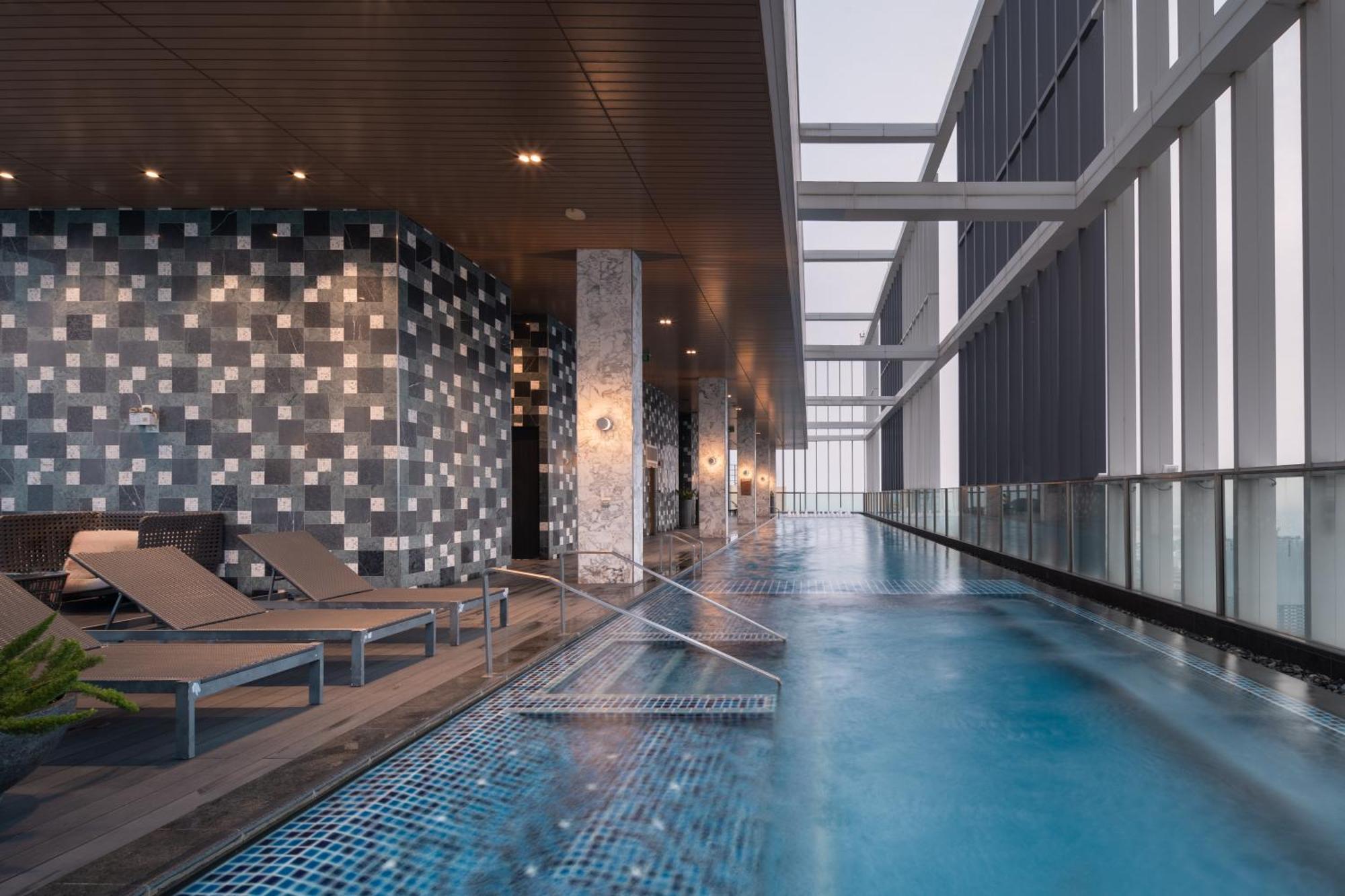 Hampton Residence Next To Emporium Bangkok Exteriör bild