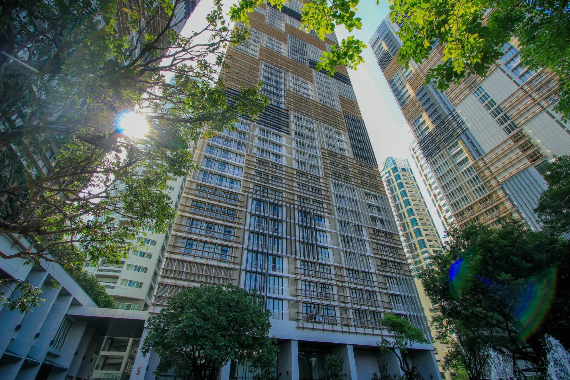 Hampton Residence Next To Emporium Bangkok Exteriör bild