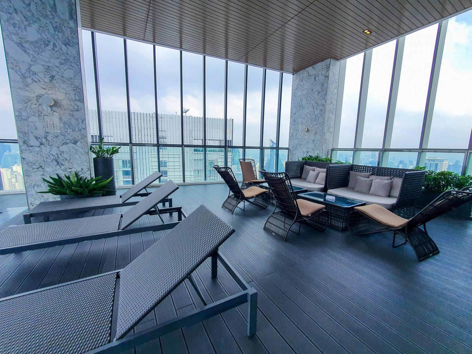Hampton Residence Next To Emporium Bangkok Exteriör bild